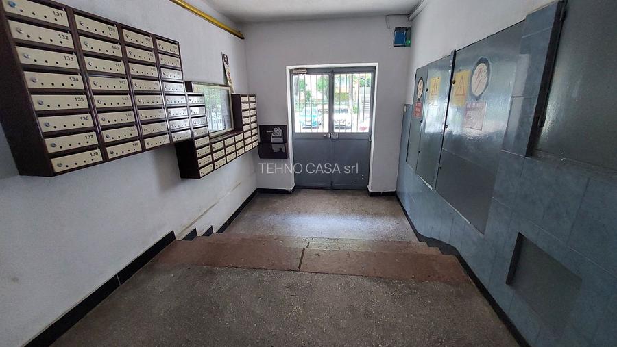 TITAN, apartament 2 camere decomandat, et.3, metrou 1 Decembrie - 18