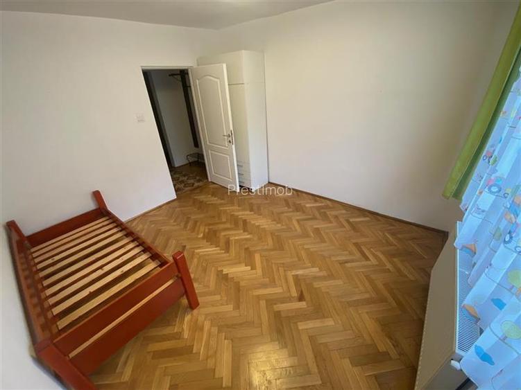 Apartament cu 3 camere de vanzare in Tudor - 4
