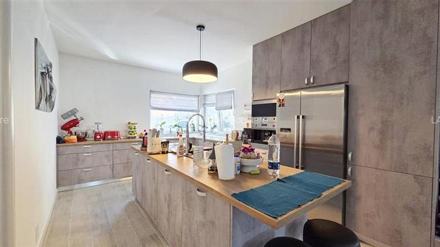 VILA PE PARTER SUPERBA MOBILATA / UTILATA CU PISICINA SI TEREN GENEROS - 14