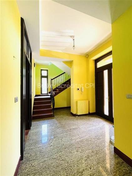 VANZARE VILA 8 CAMERE 652 mp teren zona Sisesti Sector 1 - 9