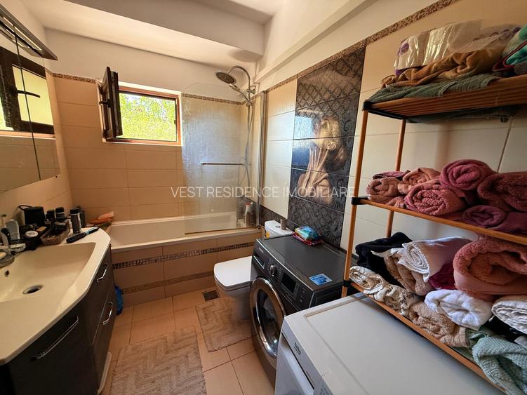 Casă tip insiruită cu 3 camere, colt. Comision 0 - 10