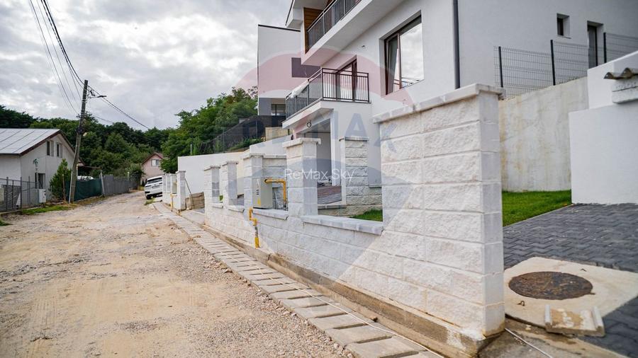 Casă / Vilă cu 4 camere de vânzare - 3