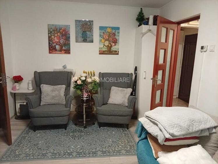 apartament 3 camere de vanzare - 2