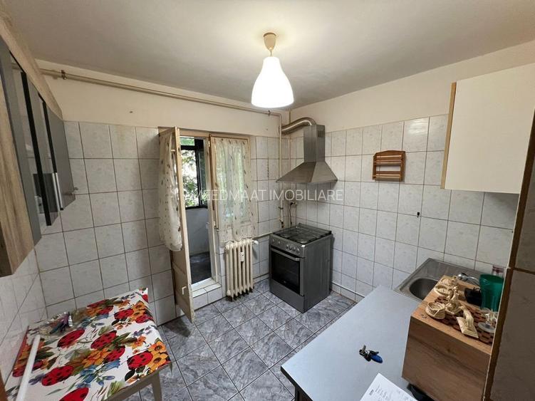 Apartament 3 camere Decomandat, etaj 1/4 | Zona Apusului-An1981 - 2