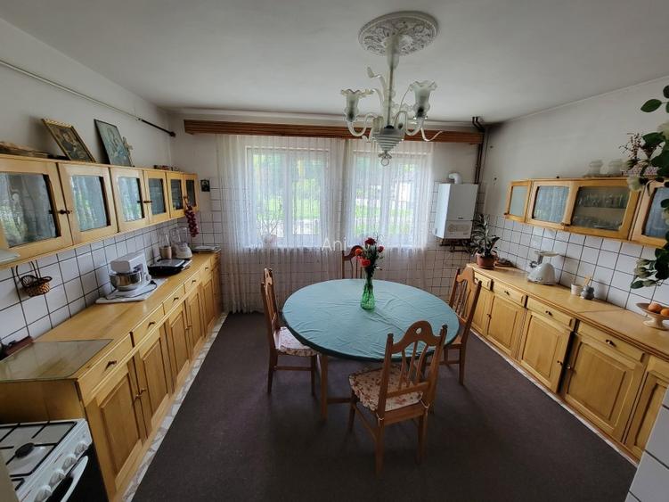 Casa de vanzare - Parter + Etj1 + Etj2 - 13