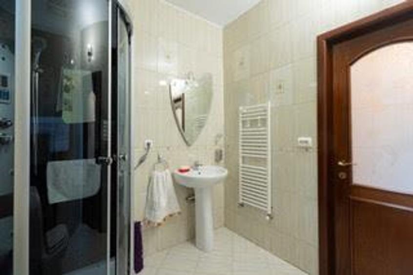 Vand - Schimb  Vila Lux D+P+M  SU= 200mp Teren 426mp Tatarasi str Stejar, cu ap