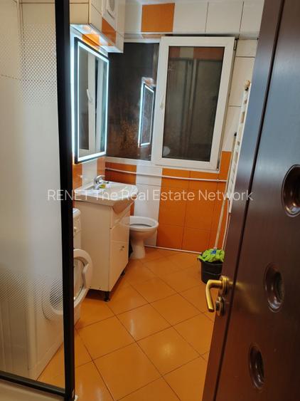 Eroii Revolutiei, doua minute metrou - 14