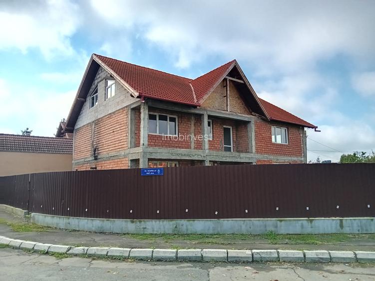De vanzare casa in rosu cost 2014 pe 2 nivele 2x260mp +mansarda terem 1200mp - 3