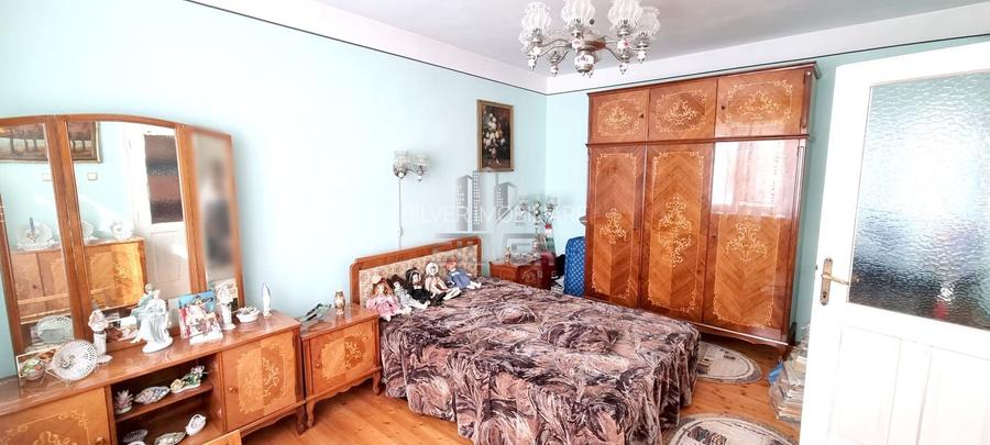 Casa pe 3 niveluri cu teren de 1900 mp in Com. Baisoara. - 23