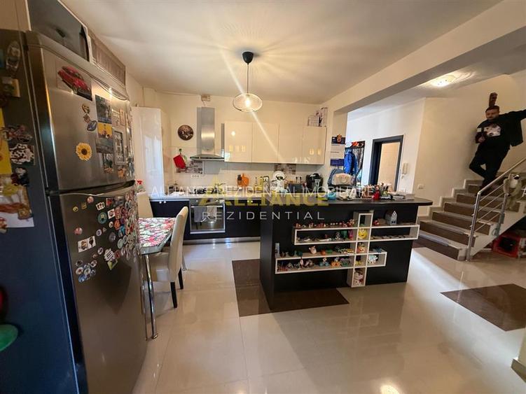 Casa tip duplex - 4 camere - 2 bai - 200mp teren - 25