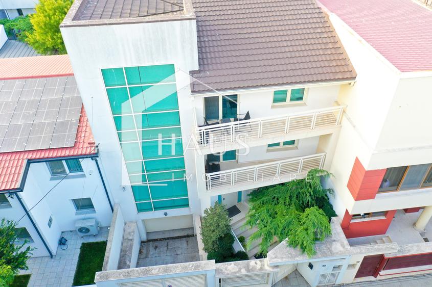 Vila deosebita  la un pas de mare mobilata si utilata - 3