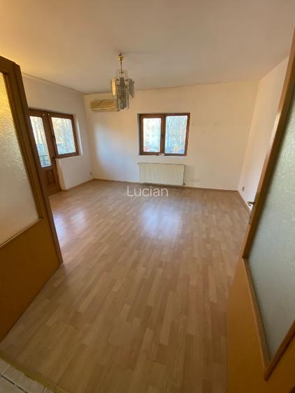 Vila cu 3 apartamente  la parter,etaj  si mansarda - 15