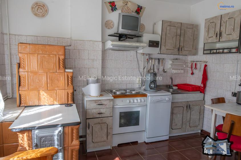 Casa cu etaj in Agas, eleganta clasica si mobila sculptata manual in lemn masiv - 6