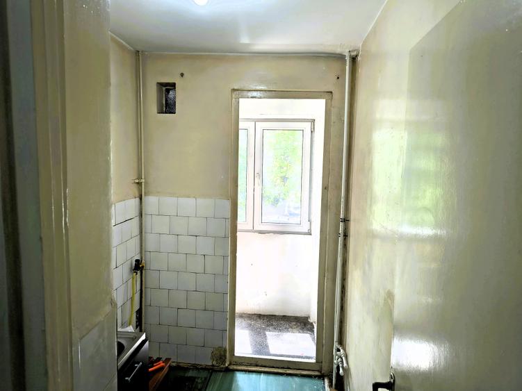 Vanzare Apartament 2 camere, Resita, etajul 1, liniște și acces facil - 6