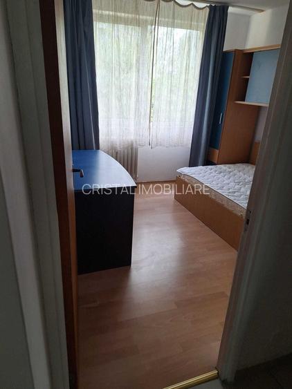 Închiriere Apartament cu 3 camere Titan, langa metrou 1 Decembrie, renovat - 2