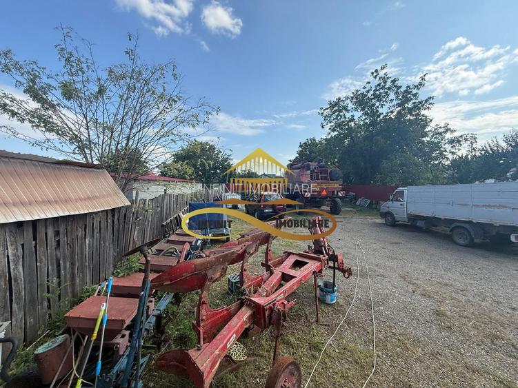 Casa de vanzare in Bacau Saucesti spatioasă cu etaj separat - 33