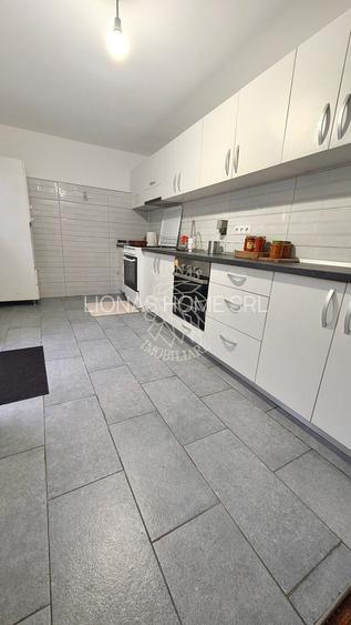 Casa 6 camere 244 mp+ Spatiu Comercial- teren 500 mp-Zona Han - 10