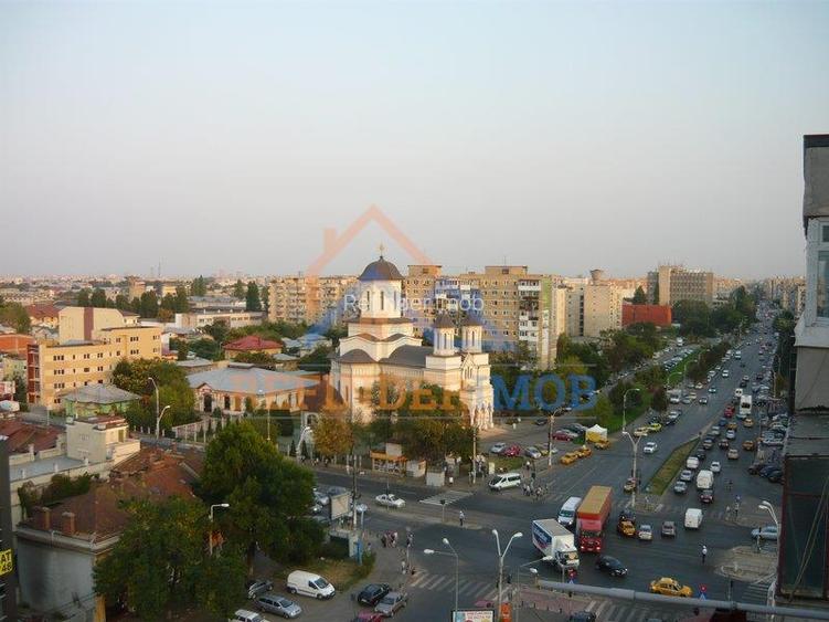 Apartament de vanzare cu 3 camere, 2 gr sanitare - zona 13 Septembrie - 10