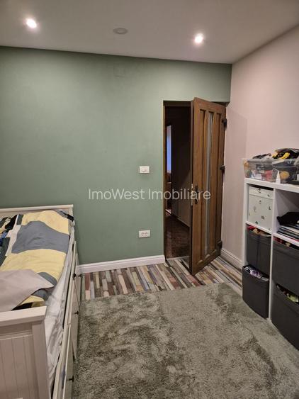Aradului | 4 camere | Decomandat| Etaj intermediar | 3 balcoane si boxă - 11