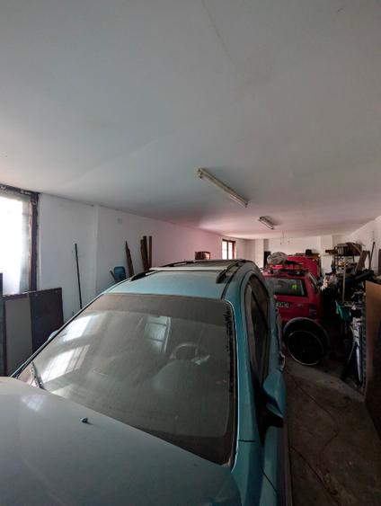 Casa + spatiu comercial de vanzare