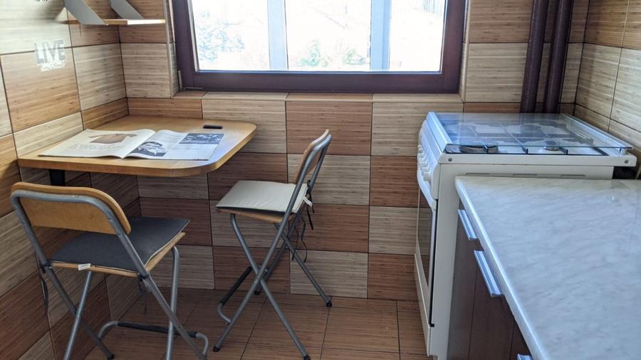 Apartament 2 camere mobilat si utilat complet, acces metrou, disponibil imediat.