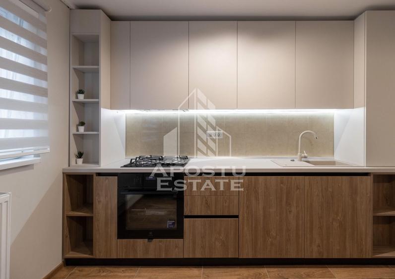 Apartament 3 camere , semidecomandat, zona Sagului