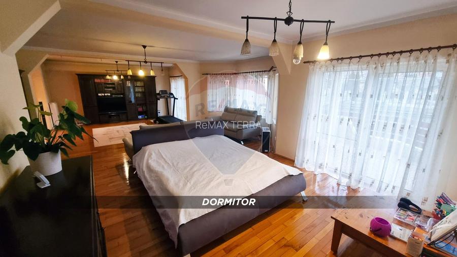 Casă / Vilă de lux cu 2 garaje, 10 camere de vânzare în BAIA MARE - 14