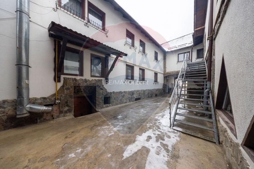 Pensiune cu restaurant și spații comerciale, central Râșnov - 31