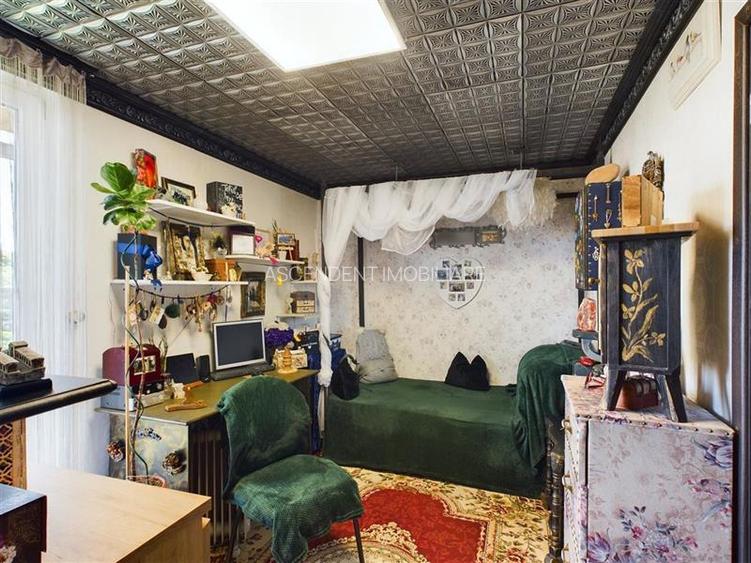 Resedinta impresionanta, vedere panoramica, Centru Istoric --  Drumul Poienii, B - 26