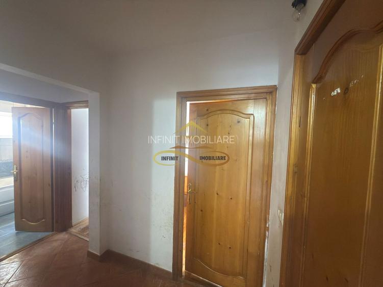 De vanzare apartament 3 camere decomandate Republicii Bacau - 9