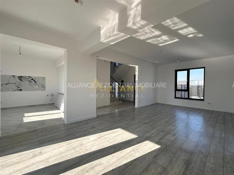 Casa Individuala de vanzare - Teren 350 mp | 4 camere - 3 bai - 15