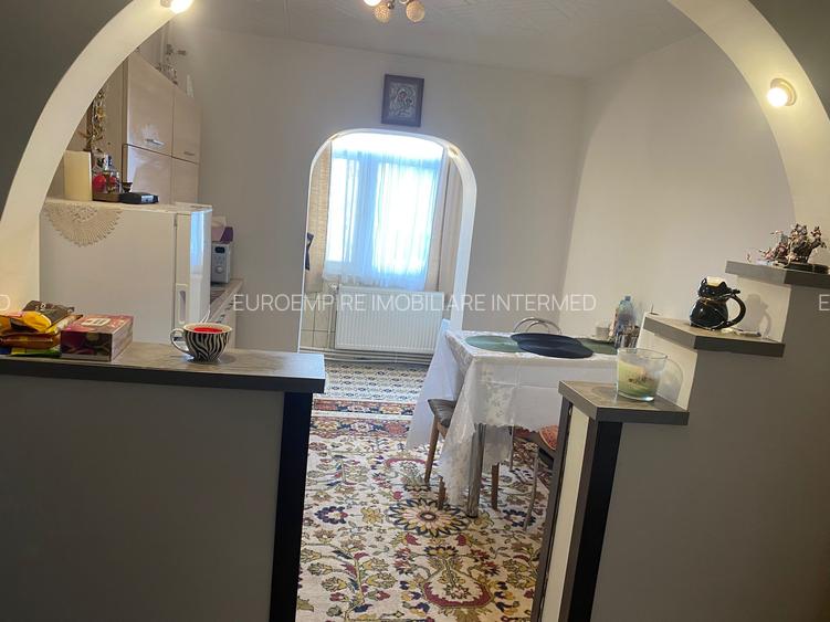 Apartament 2 camere decomandat , zona CET - 6