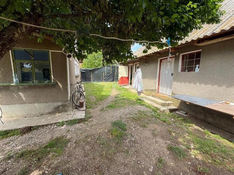 RECO Casa de vanzare cu 3014 mp teren si dublu front stradal ,Gepiu - 3
