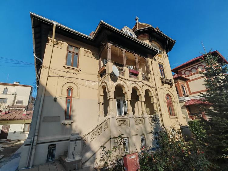 Parter de vila –Aviatorilor | 160 mp | 7 camere | 3 intrări  | Curte - 3