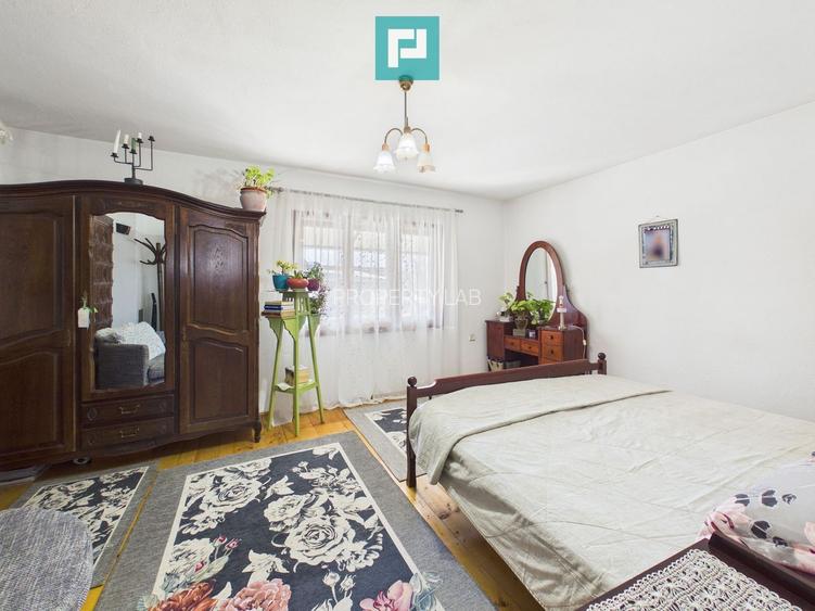 Casă cu 6 camere pe teren de 2029 mp – Miniș - 8