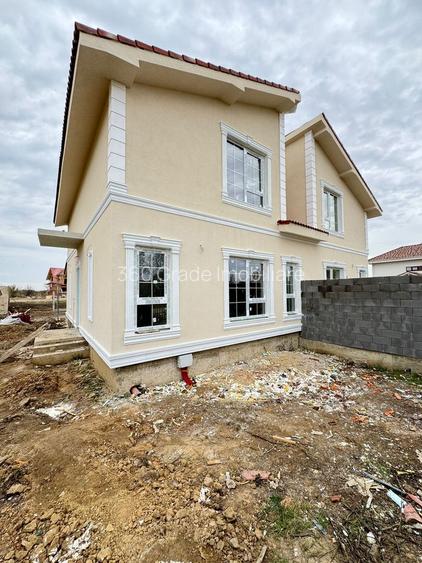 Duplex despartit prin camera tehnica - 4 camere Toate Utilitatile - 3