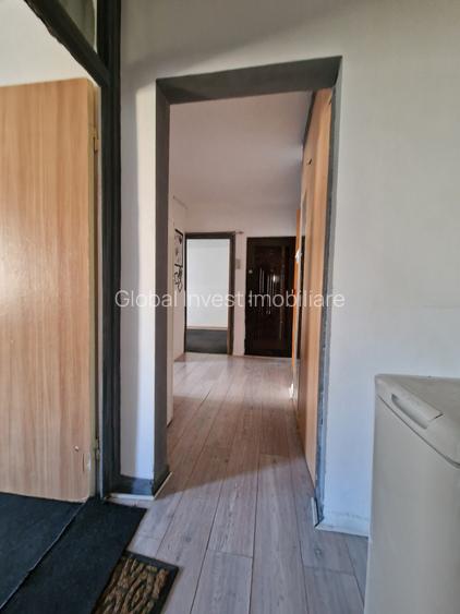 Navodari( Sud, Str Rândunelelor)- 2 camere decomandate, etaj 3/4, liber - 20