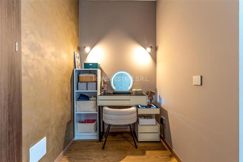 Casa cu dotari premium si finisaje de calitate ,Demisol +Parter+Etaj situata in - 21