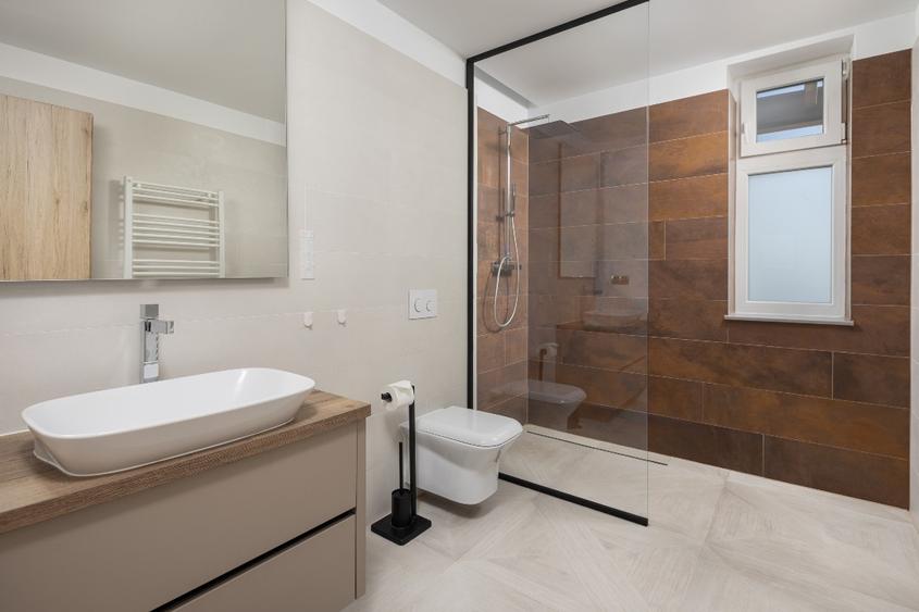 De închiriat – Penthouse cu jacuzzi și terasă 160 mp – Coresi, Brașov