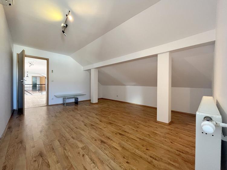 Apartament cu 4 camere de inchiriat in zona Girocului