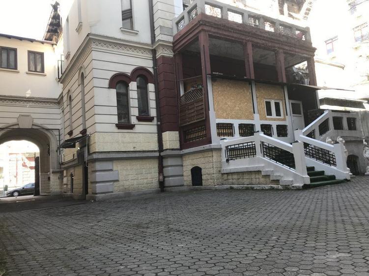 Romana, S+D+P+1+M, vila cu arhitectura deosebita