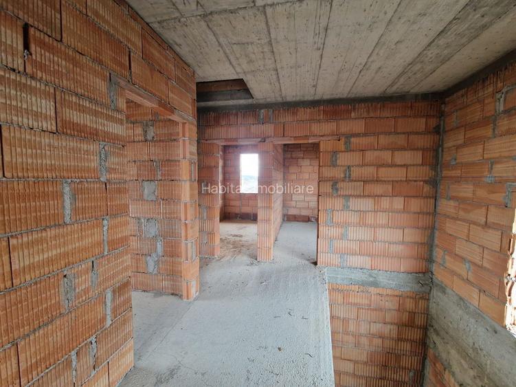 Casa individuala (semicolectiva) 172 mp utili, teren 765 mp Feleacu - 33