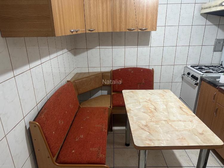 Închiriez casă curte Apărătorii Patriei - 7