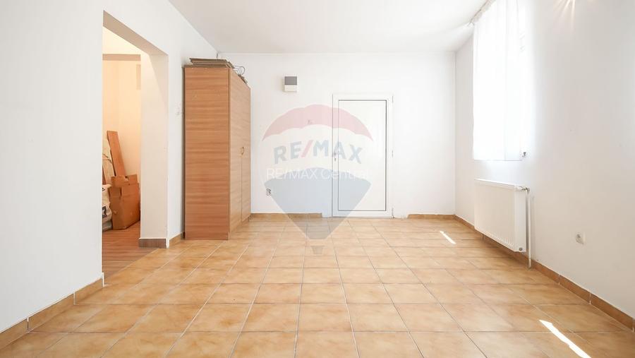 Casă falnică, curte individuală, langă Piața Unirii, în inima Scheilor - 29