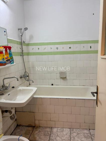 Tomis 2 , 3 camere , etaj 1 - 3