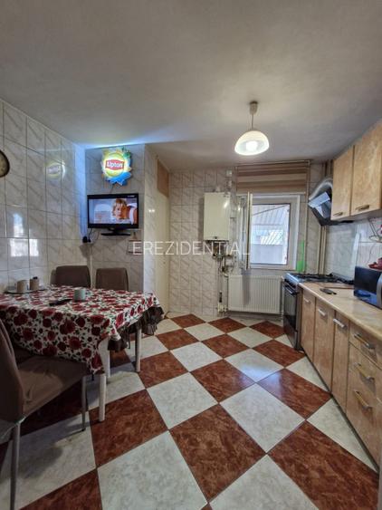 Apartament 4 camere-decomandat-centrala-zona Vitan - 10