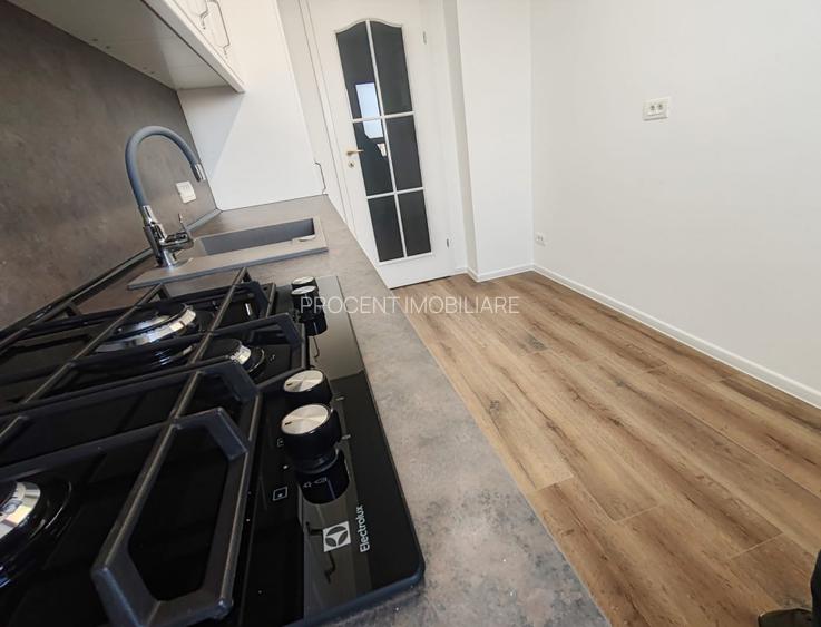 Apartament 2 camere decomandat renovat , zona Centrul Civic - str Toamnei - 17