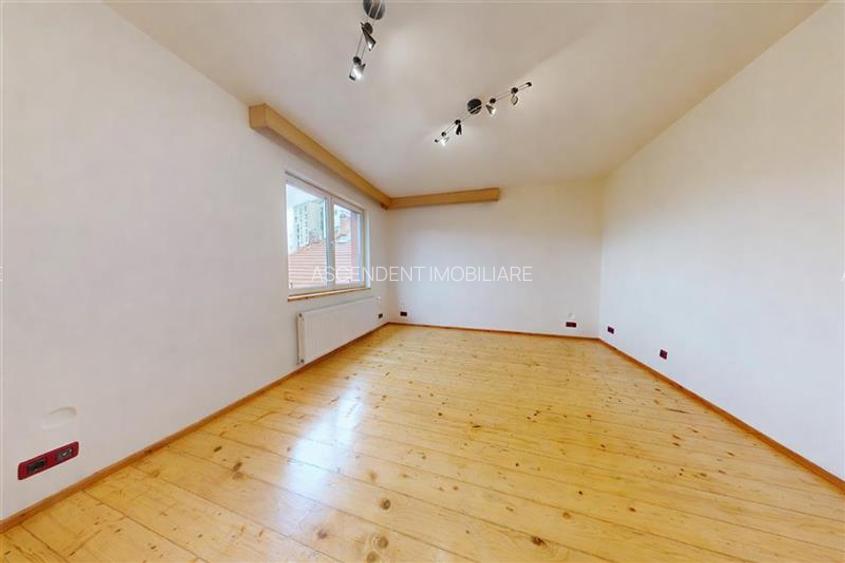 Volum arhitectural remarcabil:Rezidential/ Sediu firma,Clinica,Investitie,Centru - 11