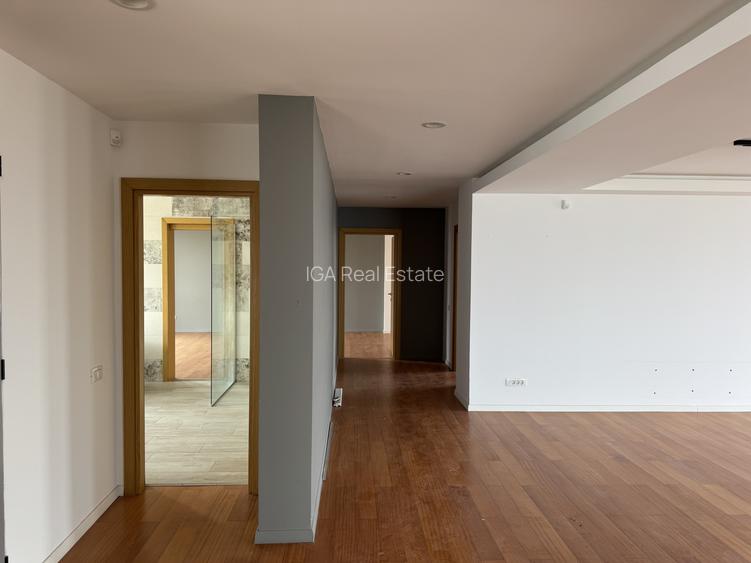 Penthouse langa plaja cu vedere la mare si terasa imensa - 4