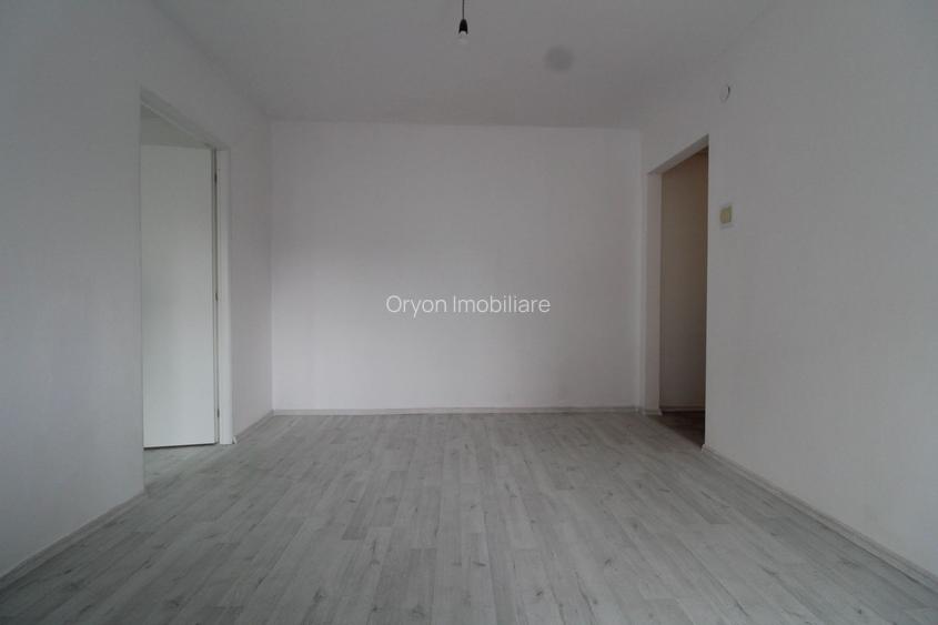 Apartament 2 camere, semidecomandat, 35 Mp,  zona 9 MAI - 2